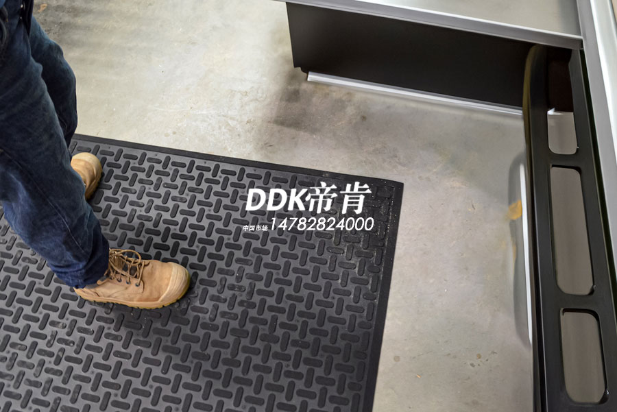 DDK帝肯-T字纹橡胶防滑垫:防滑与平滑同时合一,既防滑又可以平稳通过车轮! T字纹橡胶防滑垫,橡胶地垫,工业地垫,厨房地垫
