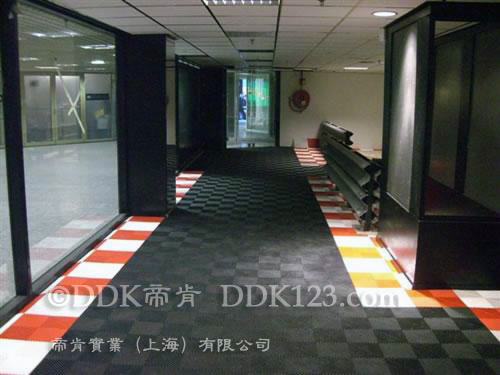 健身房地面铺什么地板和地胶？健身房专用地板用什么好？健身房地板胶,健身房室内地板胶,健身房运动地板,健身房室内地板,健身房塑胶地板 