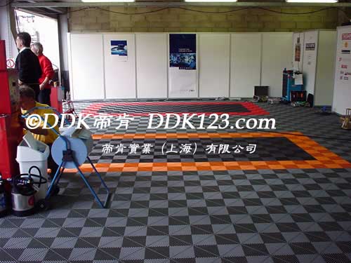 汽车贴膜的店地面用什么铺装好？「DDK-HB338」汽车美容贴膜店铺地面的材料